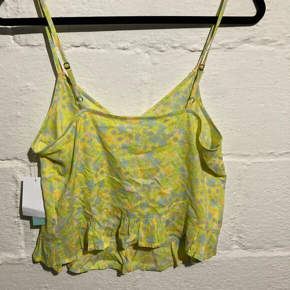 NWT Abound Runched Front Floral Camisole - Size M - Picture 2 of 6
